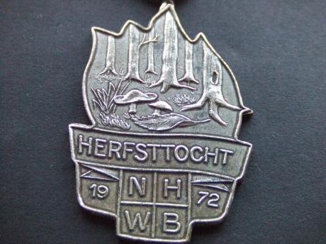 N.H.W.B.(Noord-Hollandse Wandelbond) herfsttocht 1972 ( paddestoelen in het bos)